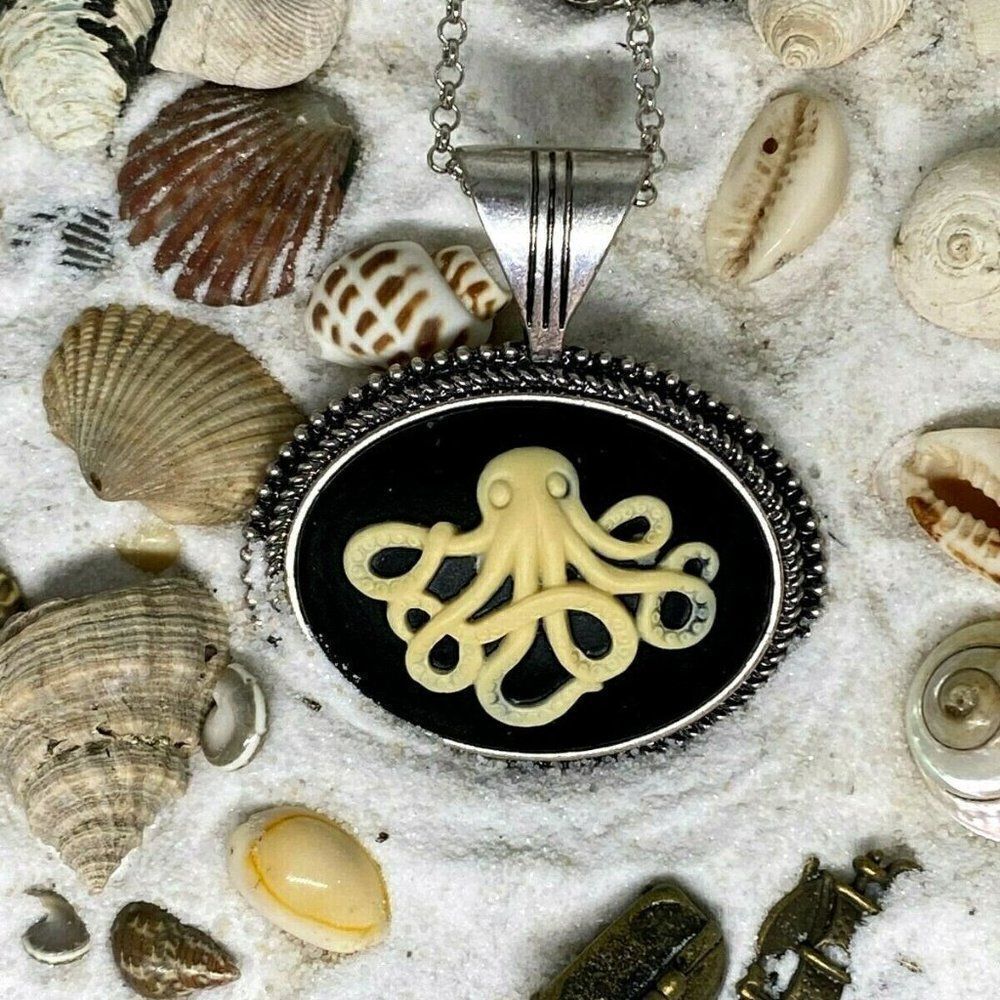 Mens womens Xmas Kraken Octopus Ship Antique Silver Necklace Cameo steampunk